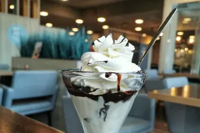 tips how to keep whipped cream fresh