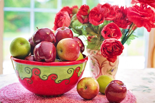 apples stored loose in fridge crisper drawer to keep crisp for weeks