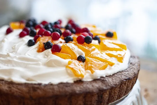 tips how to store whipped cream cake